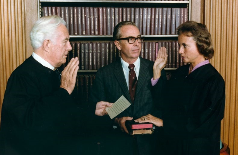 Justice Sandra Day O'Connor being sworn in